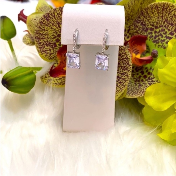 Stunning Silver Diamond Dangle Earrings NEW! - Picture 2 of 4
